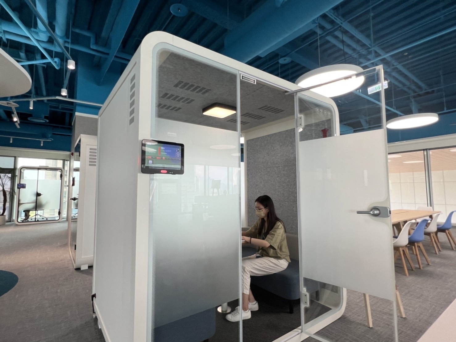 极速3D高雄據點的智慧行動辦公艙，展現极速3D在面板以外的研發應用軟實力